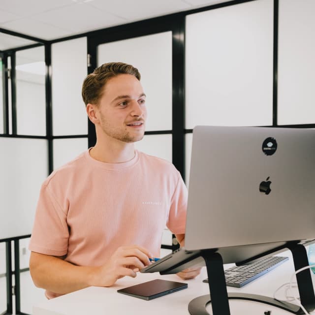 Sam van Digital KISS